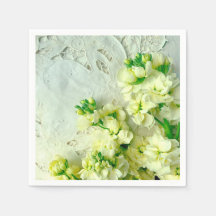 ヴィンテージレースと白ライラック