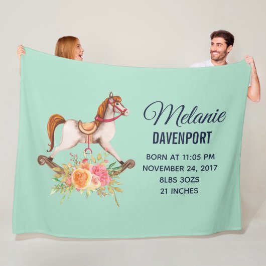 ヴィンテージロッキング馬とフローラブーケ新生児 フリースブランケット (インサイチュ)