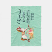 ヴィンテージロッキング馬とフローラブーケ新生児 フリースブランケット (正面)