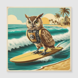 ヴィンテージロボットフクロウサーフィンオンビーチ