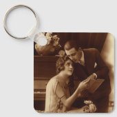 ヴィンテージロマンチックな音楽、愛とロマンス愛好家 キーホルダー (正面)