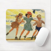 ヴィンテージローラスケートで滑るおもしろい少年少女 マウスパッド (マウス)
