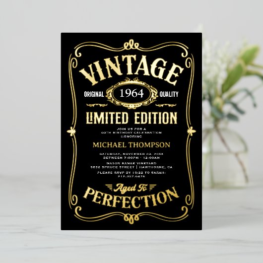 ヴィンテージ任意の年齢大人誕生日黒金ゴールド 箔招待状 (立ち正面)
