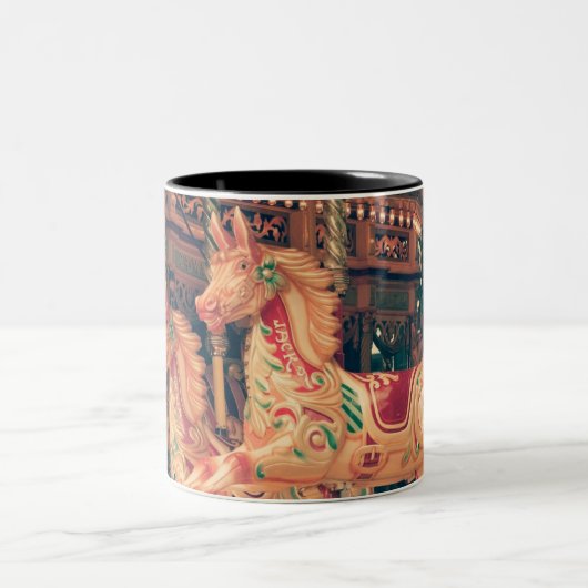 ヴィンテージ会場の回転木馬の馬 ツートーンマグカップ (中央)