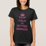 ヴィンテージ保落ち着いて結婚するんだ！ Tシャツ<br><div class="desc">ヴィンテージイラストレーション英語のKeep Calm and Carry Onデザインが新しい花嫁のために変更！保結婚するぞ！ピンクの王室の王冠で完璧に感じはお姫さま！祝福!おもしろいはあなたは結婚を知らせる方法。</div>