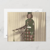 ヴィンテージ写真:bagpiper girlポストカード ポストカード (正面/裏面)