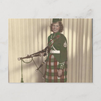 ヴィンテージ写真:bagpiper girlポストカード ポストカード