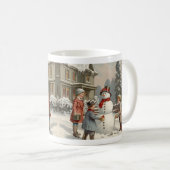 ヴィンテージ冬のシーン：子供の建物雪だるま コーヒーマグカップ (正面右)