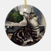 ヴィンテージ動物、かわいいトラネコと蝶 セラミックオーナメント (正面)
