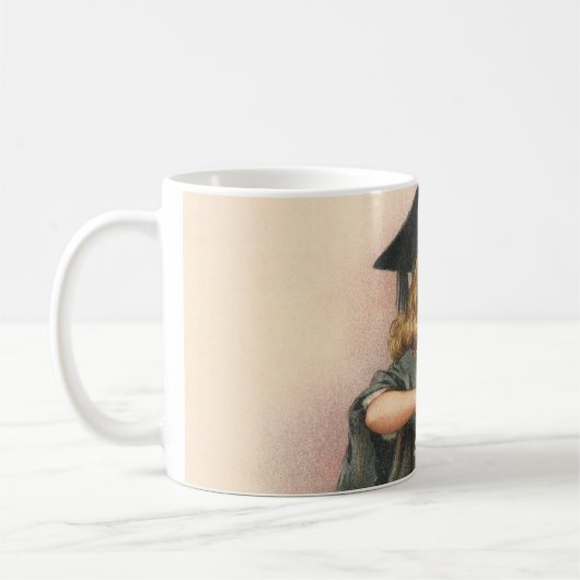 ヴィンテージ卒業、キャップとガウンを着た少女 コーヒーマグカップ (左)