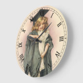 ヴィンテージ卒業、キャップとガウンを着た少女 ラージ壁時計 (傾斜)