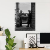 ヴィンテージ可視ガスポンプと車1940s ポスター (ホームオフィス)