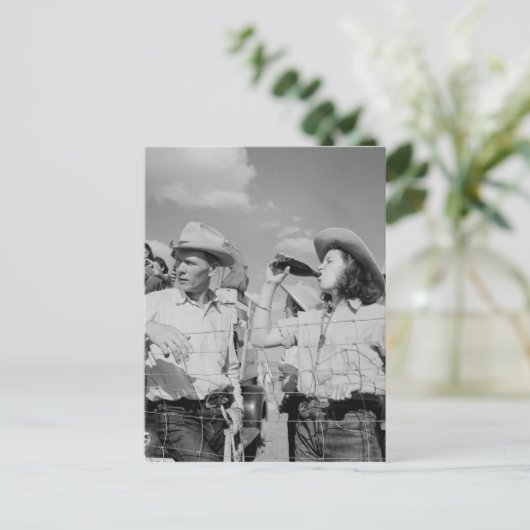 ヴィンテージ女性のカーボーイとカウボーイ写真  ポストカード (スタンド正面)