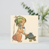 ヴィンテージ子おもちゃ電話で話すかわいい金髪の女の子 (スタンド正面)