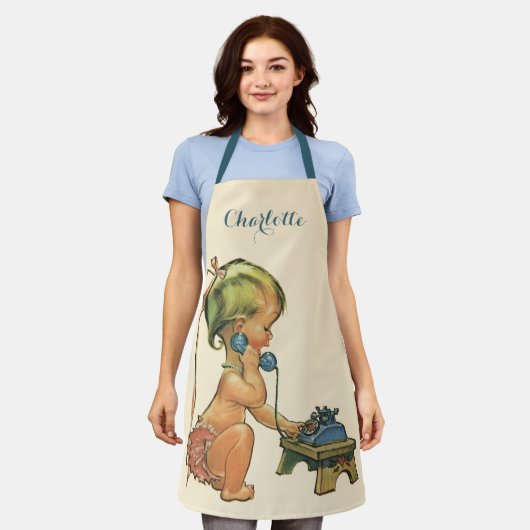 ヴィンテージ子おもちゃ電話で話すかわいい金髪の女の子 エプロン (着用した状態)