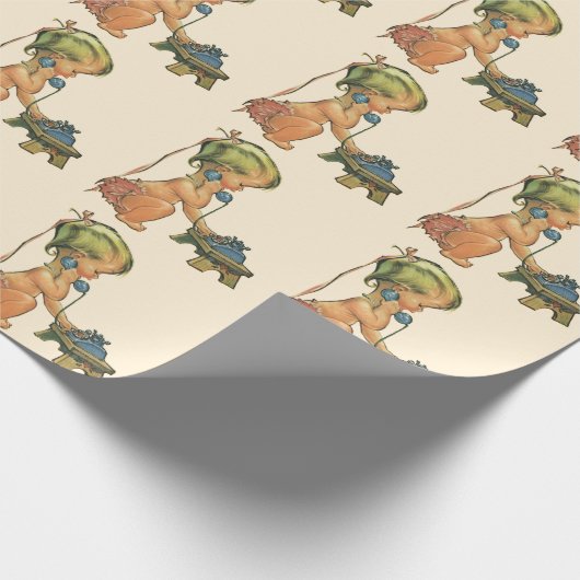 ヴィンテージ子おもちゃ電話で話すかわいい金髪の女の子 ラッピングペーパー (角)