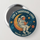 ヴィンテージ宇宙飛行士 "千の人生を生きろ" 引用ボタン 缶バッジ (正面&裏面)