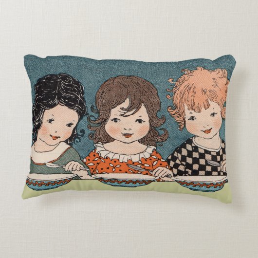 ヴィンテージ小さな女の子食べズスープスリーシスターズ アクセントクッション (裏面)