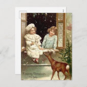 ヴィンテージ小さな女の子食べ物を与えの鹿のクリスマス シーズンポストカード (正面/裏面)