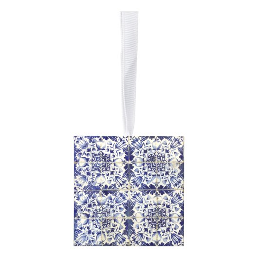 ヴィンテージ幾何学的な青の白いタイルのクリスマス キューブオーナメント (右)