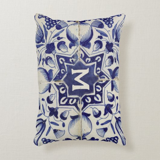 ヴィンテージ幾何青白タイモノグラムのル アクセントクッション (正面(垂直))