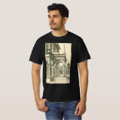 ヴィンテージ建築、古代ローマの列柱を持つ中庭 Tシャツ (正面フル)