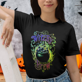 ヴィンテージ怖い台本の魔女がハロウィーンの女性を醸造 Tシャツ