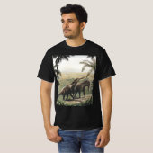 ヴィンテージ恐竜、アマルガサウルスとヤシの木 Tシャツ (正面フル)