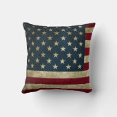 ヴィンテージ愛国心が強くグランジな米国の米国旗 クッション (裏面)