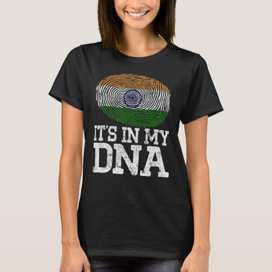 ヴィンテージ愛国心それは私のDnaインド国旗の指にある Tシャツ (正面)