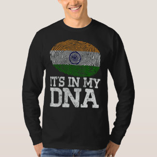ヴィンテージ愛国心それは私のDnaインド国旗の指にある Tシャツ