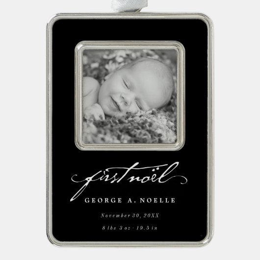 ヴィンテージ手書きスクリプトベビーの最初のノートフォト シルバープレートフレームオーナメント (正面)
