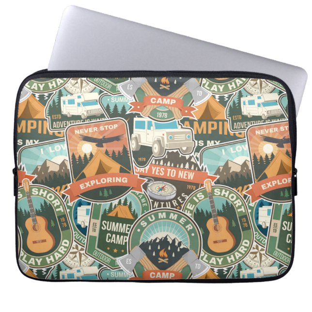 ヴィンテージ旅行エクスプローラーパターン ラップトップスリーブ (正面)