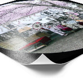 ヴィンテージ日本の芸者がさくらんぼの下に座る フォトプリント            (角)