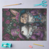 ヴィンテージ服で紫色の復活祭のウサギを分離 薄葉紙 (クラフト)