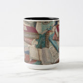 ヴィンテージ本背景本愛好家 ツートーンマグカップ (中央)