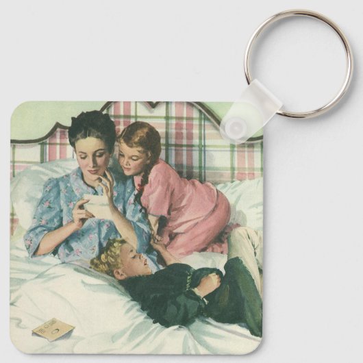 ヴィンテージ母の日,読ベッドの子供のカード キーホルダー (裏面)