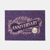 ヴィンテージ波状タイポグラフィ周年記念ギフトバイオレット ドアマット (正面)