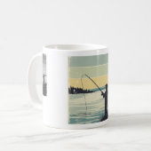 ヴィンテージ湖畔釣りシルエット コーヒーマグカップ (正面左)