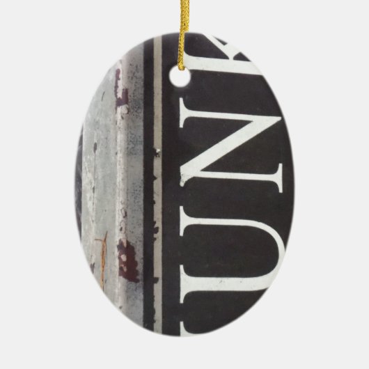 ヴィンテージ牽引トラックのジャンクサイン セラミックオーナメント (正面)