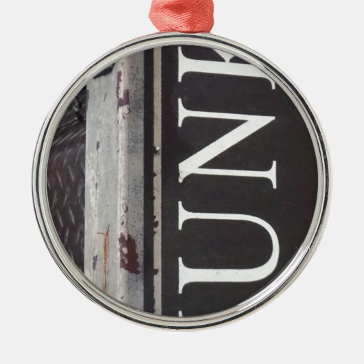 ヴィンテージ牽引トラックのジャンクサイン メタルオーナメント (正面)