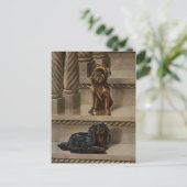 ヴィンテージ犬が階段のはがきに座る|過去記事 ポストカード (スタンド正面)