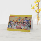 ヴィンテージ猫および犬の誕生会のバースデー・カード カード (黄色い花)