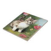 ヴィンテージ猫イラストレーションと赤い花 タイル (側面)