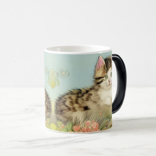 ヴィンテージ猫イラストレーションピンク色の花 モーフィングマグカップ (正面右)