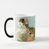 ヴィンテージ猫イラストレーションピンク色の花 モーフィングマグカップ (左)