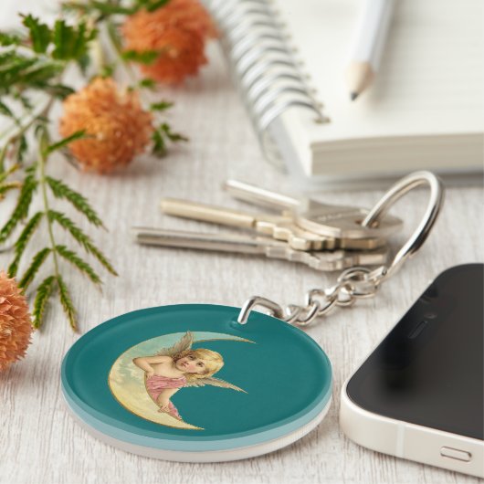 ヴィンテージ画像 – 天使が三日月に座る キーホルダー (正面右)