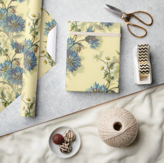 ヴィンテージ白いデイジーと青いコーンフラワーパターン ラッピングペーパー (クラフト)