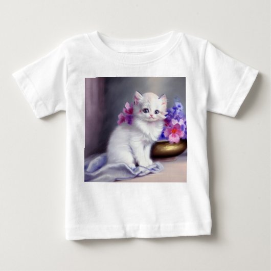 ヴィンテージ白い子猫とピンクと紫の花 ベビーTシャツ (正面)