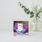 ヴィンテージ白い子猫とピンクの花 エンクロージャーカード (スタンド正面)